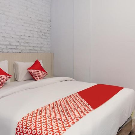 Super Oyo 3150 Theodore Homestay Medan Extérieur photo