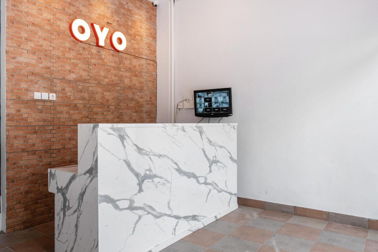 Super Oyo 3150 Theodore Homestay Medan Extérieur photo
