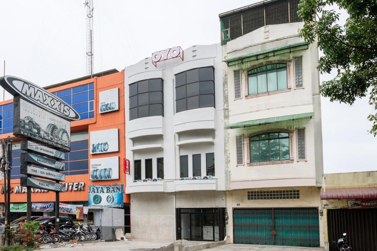 Super Oyo 3150 Theodore Homestay Medan Extérieur photo