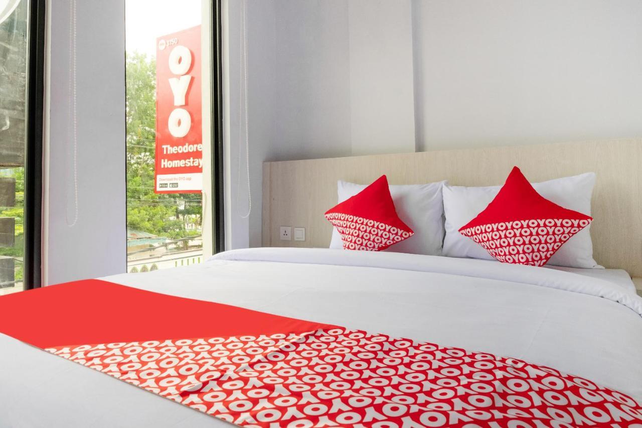 Super Oyo 3150 Theodore Homestay Medan Extérieur photo