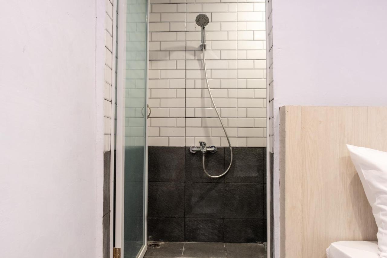Super Oyo 3150 Theodore Homestay Medan Extérieur photo